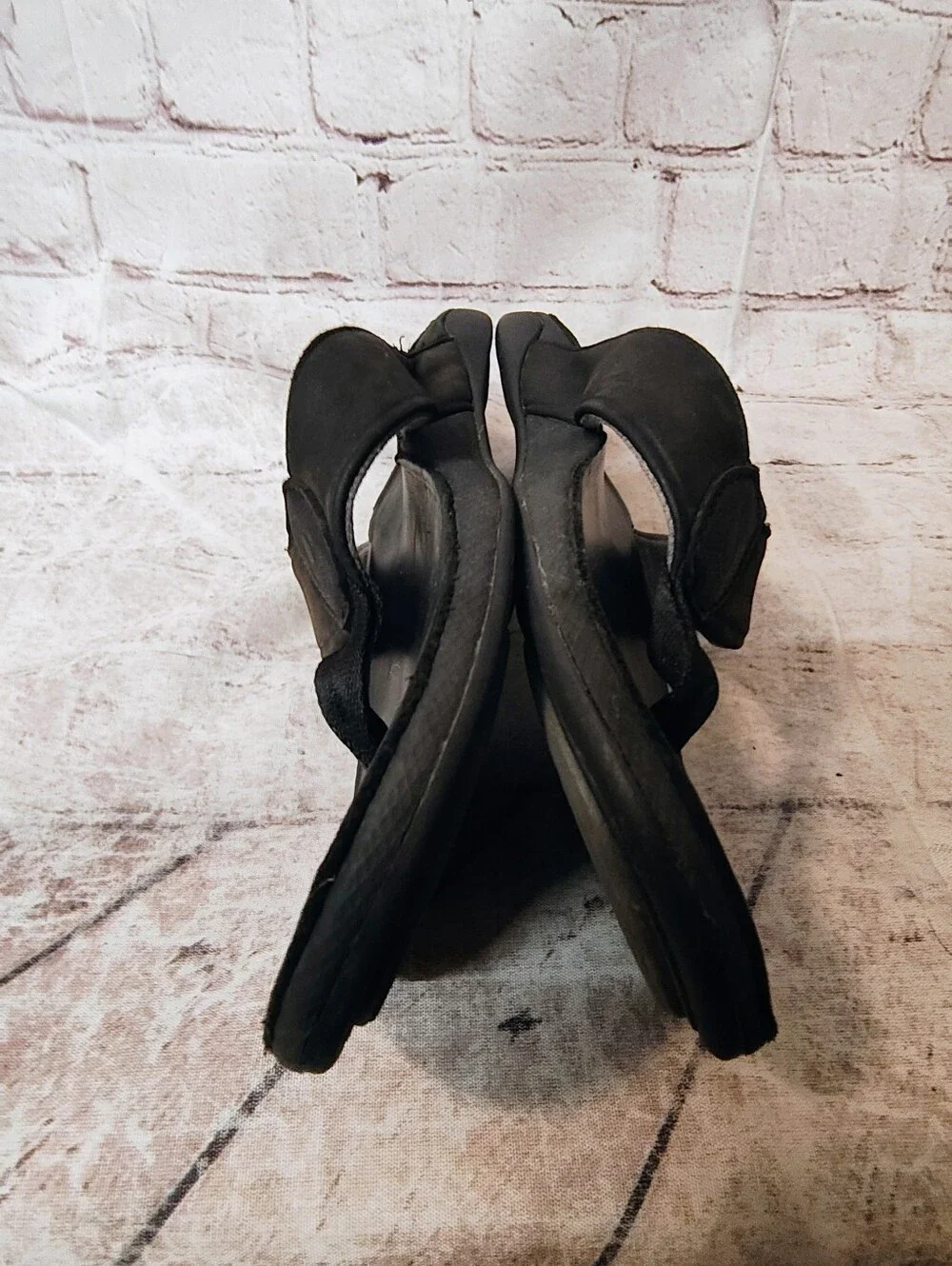 Olukai Tuahine Black Sz 10 Flip Flops Sandals